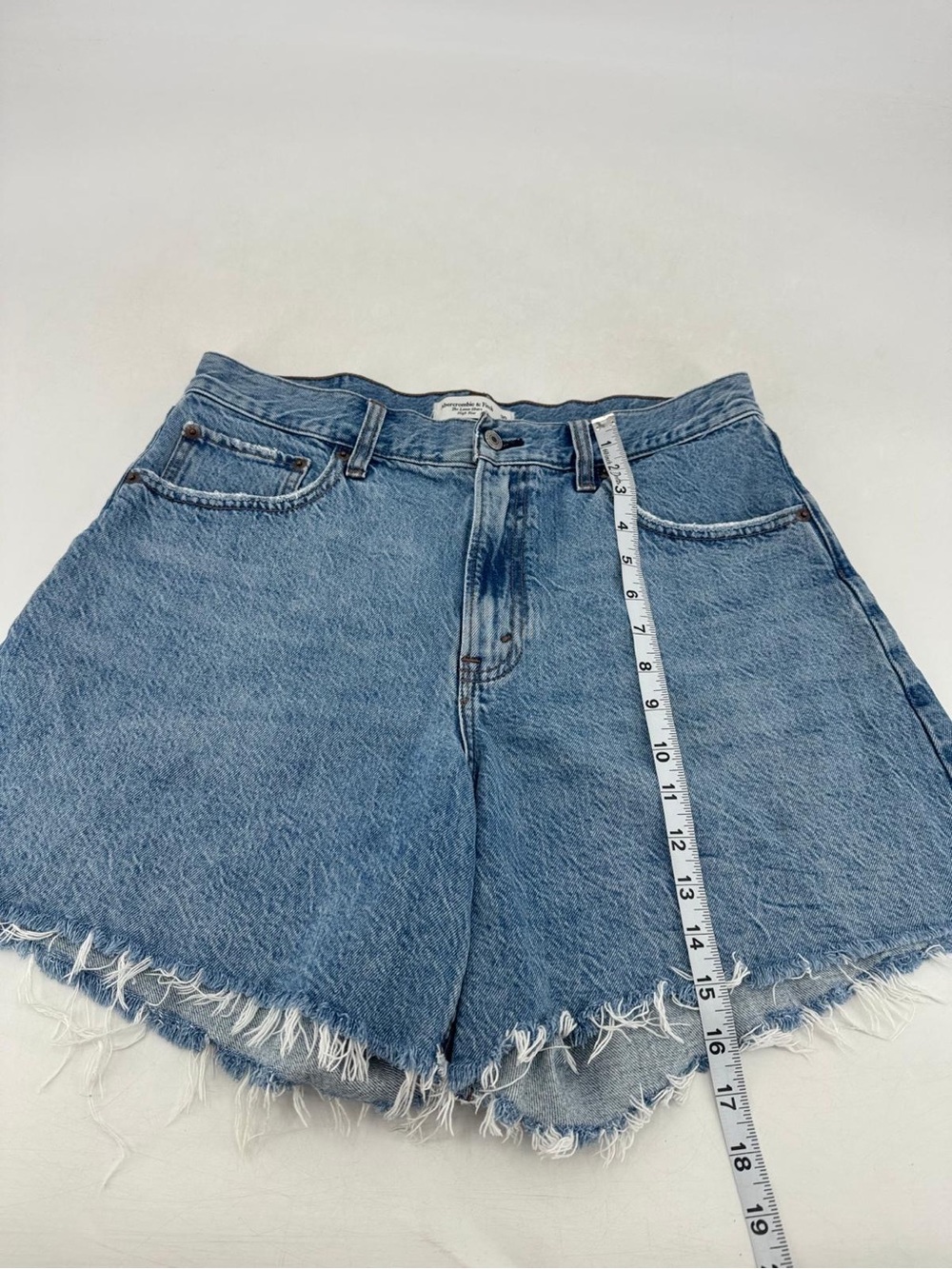 Abercrombie & Fitch The Loose High Rise Retro Y2K Raw Hem Denim Shorts Size 30 - Picture 11 of 11